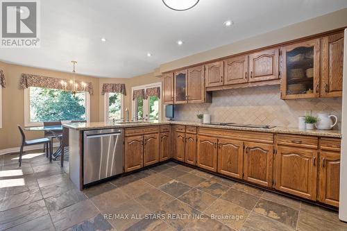 15 Skyridge Court, Whitchurch-Stouffville, ON - Indoor Photo Showing Kitchen