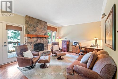 15 Skyridge Court, Whitchurch-Stouffville, ON - Indoor Photo Showing Living Room With Fireplace