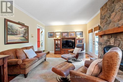 15 Skyridge Court, Whitchurch-Stouffville, ON - Indoor Photo Showing Living Room With Fireplace