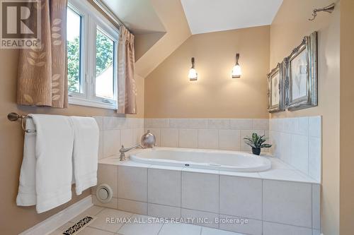 15 Skyridge Court, Whitchurch-Stouffville, ON - Indoor Photo Showing Bathroom