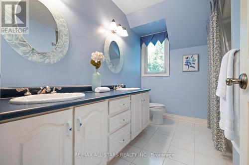 15 Skyridge Court, Whitchurch-Stouffville, ON - Indoor Photo Showing Bathroom