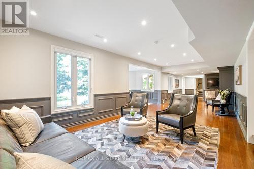 15 Skyridge Court, Whitchurch-Stouffville, ON - Indoor Photo Showing Living Room