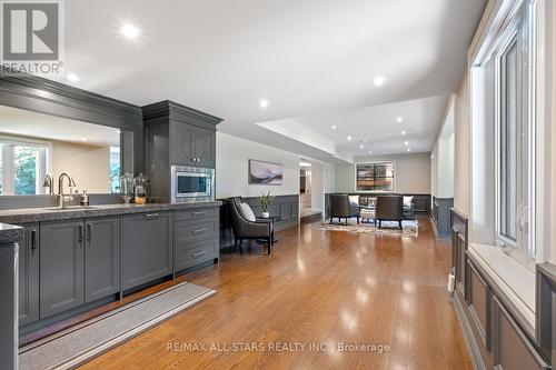 15 Skyridge Court, Whitchurch-Stouffville, ON - Indoor Photo Showing Kitchen With Upgraded Kitchen