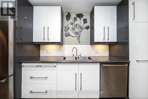 65 Alexander Boulevard, Georgina, ON - Indoor Photo Showing Kitchen With Double Sink