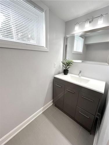 87 Locheed Drive, Hamilton, ON - Indoor Photo Showing Bathroom