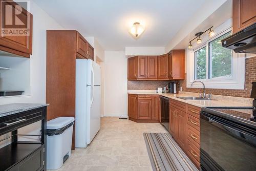 103 Monck Square, Laurentian Hills, ON - Indoor Photo Showing Kitchen