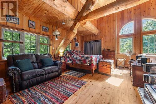 295 Stanley Road, Perth, ON - Indoor Photo Showing Living Room