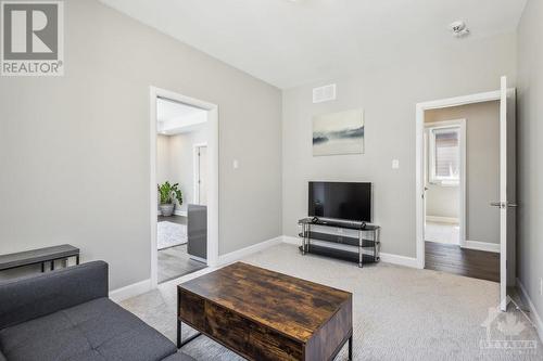 230 Esturgeon Street, Ottawa, ON - Indoor Photo Showing Living Room