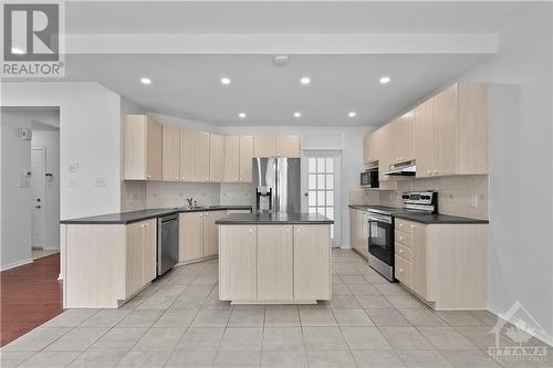 110 Hollowbrook Drive, Ottawa, ON - Indoor Photo Showing Kitchen