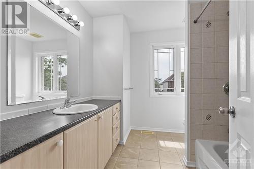 110 Hollowbrook Drive, Ottawa, ON - Indoor Photo Showing Bathroom