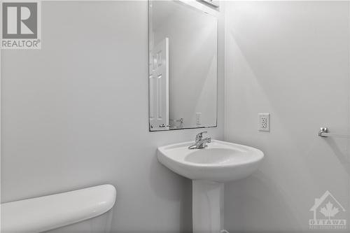 110 Hollowbrook Drive, Ottawa, ON - Indoor Photo Showing Bathroom