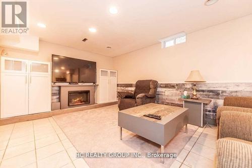 42 Greenbelt Crescent, Richmond Hill (North Richvale), ON - Indoor Photo Showing Living Room With Fireplace