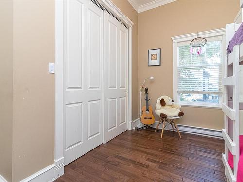 3-1813 Chestnut St, Victoria, BC - Indoor Photo Showing Other Room