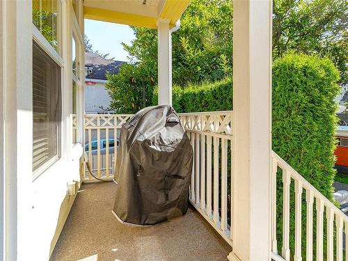 3-1813 Chestnut St, Victoria, BC - Outdoor With Exterior