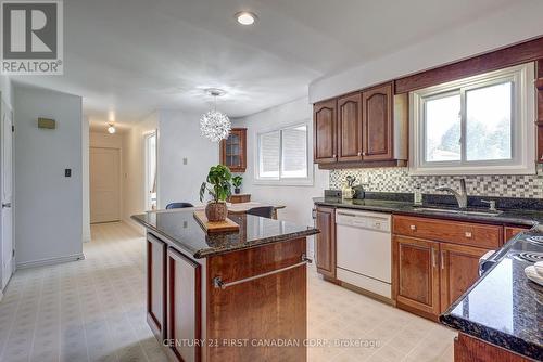 916 Farnham Road, London, ON - Indoor Photo Showing Kitchen