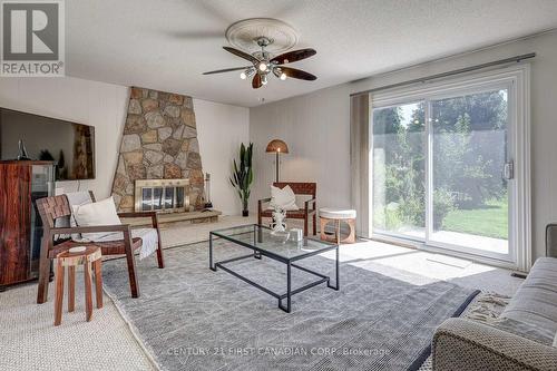 916 Farnham Road, London, ON - Indoor Photo Showing Living Room With Fireplace