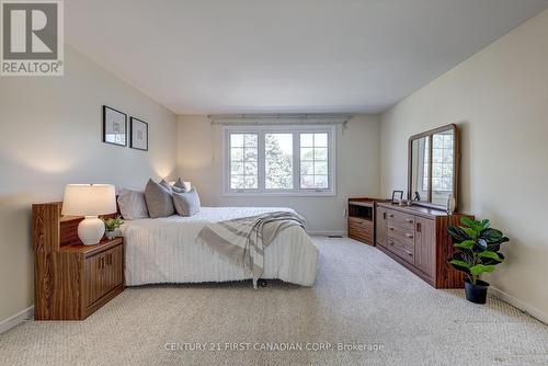 916 Farnham Road, London, ON - Indoor Photo Showing Bedroom