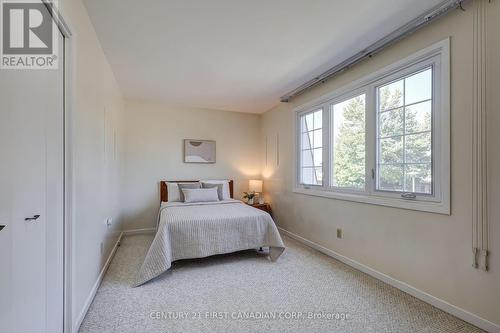 916 Farnham Road, London, ON - Indoor Photo Showing Bedroom