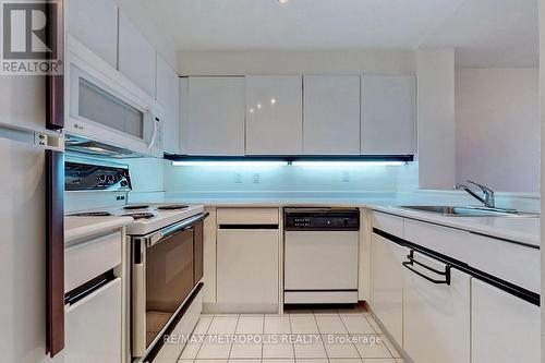 1804 - 7 Carlton Street, Toronto, ON - Indoor Photo Showing Kitchen