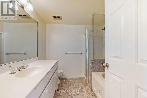 1804 - 7 Carlton Street, Toronto, ON - Indoor Photo Showing Bathroom