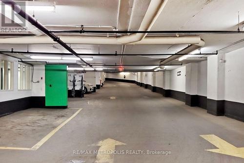 1804 - 7 Carlton Street, Toronto, ON - Indoor Photo Showing Garage