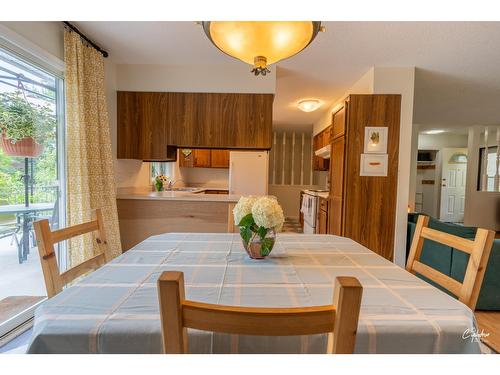 6204 York Road, Grand Forks, BC - Indoor Photo Showing Dining Room