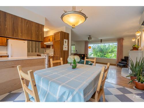 6204 York Road, Grand Forks, BC - Indoor Photo Showing Dining Room