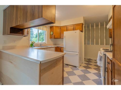 6204 York Road, Grand Forks, BC - Indoor Photo Showing Kitchen With Double Sink