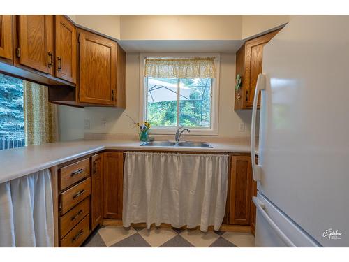 6204 York Road, Grand Forks, BC - Indoor Photo Showing Kitchen With Double Sink