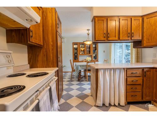 6204 York Road, Grand Forks, BC - Indoor Photo Showing Kitchen