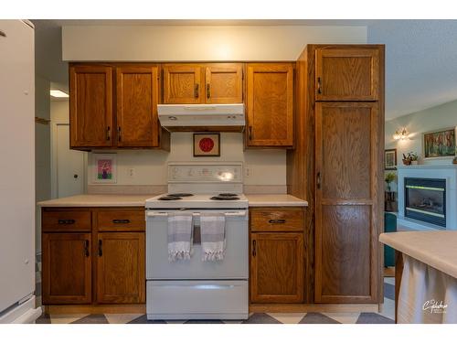 6204 York Road, Grand Forks, BC - Indoor Photo Showing Kitchen