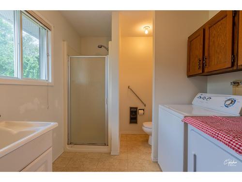 6204 York Road, Grand Forks, BC - Indoor Photo Showing Laundry Room