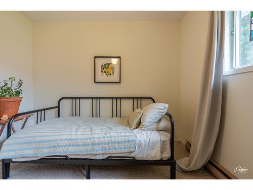 6204 York Road, Grand Forks, BC - Indoor Photo Showing Bedroom