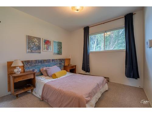 6204 York Road, Grand Forks, BC - Indoor Photo Showing Bedroom