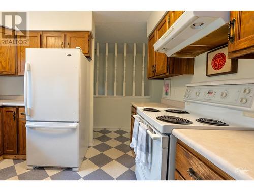 6204 York Road, Grand Forks, BC - Indoor Photo Showing Kitchen