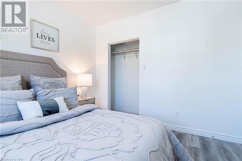 5790 Robinson Street, Niagara Falls, ON - Indoor Photo Showing Bedroom