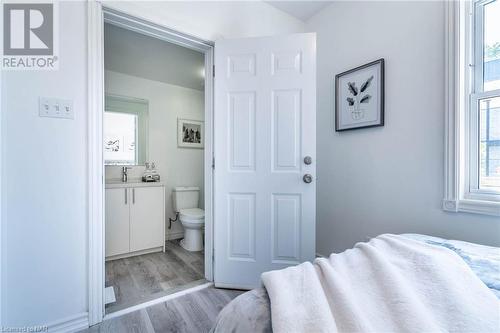 5790 Robinson Street, Niagara Falls, ON - Indoor Photo Showing Bedroom