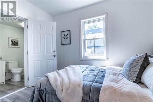 5790 Robinson Street, Niagara Falls, ON - Indoor Photo Showing Bedroom