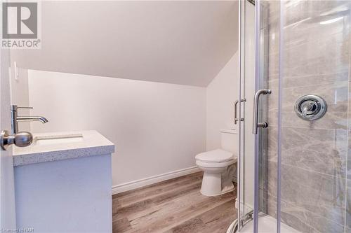 5790 Robinson Street, Niagara Falls, ON - Indoor Photo Showing Bathroom