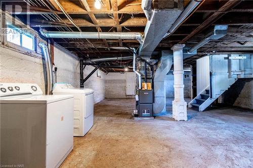 5790 Robinson Street, Niagara Falls, ON - Indoor Photo Showing Laundry Room