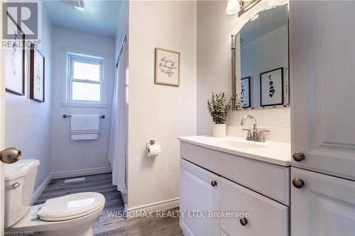 5790 Robinson Street, Niagara Falls (216 - Dorchester), ON - Indoor Photo Showing Bathroom