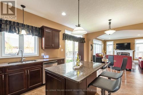 1873 Kirkpatrick Way, London, ON - Indoor Photo Showing Kitchen With Double Sink