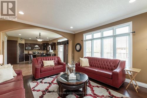 1873 Kirkpatrick Way, London, ON - Indoor Photo Showing Living Room