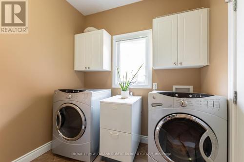 1873 Kirkpatrick Way, London, ON - Indoor Photo Showing Laundry Room