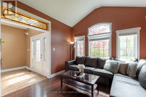 1873 Kirkpatrick Way, London, ON - Indoor Photo Showing Living Room