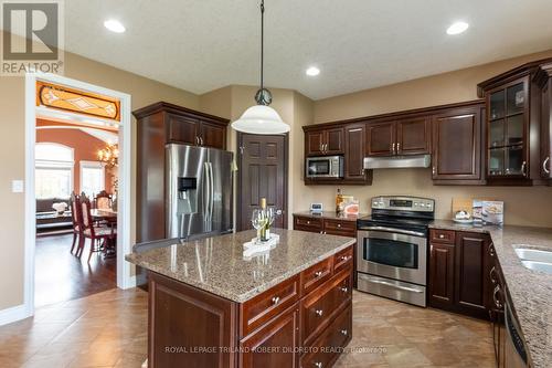 1873 Kirkpatrick Way, London, ON - Indoor Photo Showing Kitchen