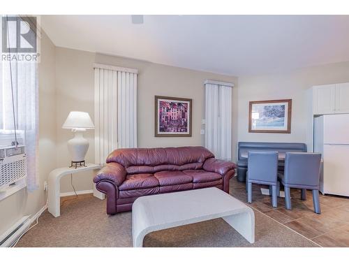 5052 Riverview Road Unit# 1006B, Fairmont Hot Springs, BC - Indoor Photo Showing Kitchen