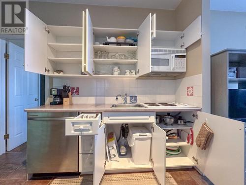 5052 Riverview Road Unit# 1006B, Fairmont Hot Springs, BC - Indoor Photo Showing Kitchen