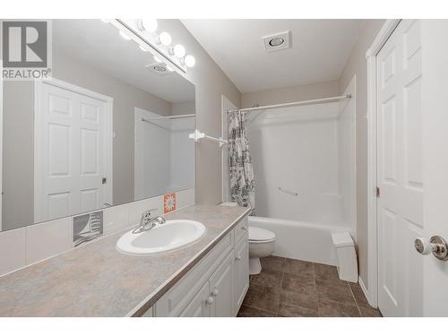 5052 Riverview Road Unit# 1006B, Fairmont Hot Springs, BC - Indoor Photo Showing Bathroom