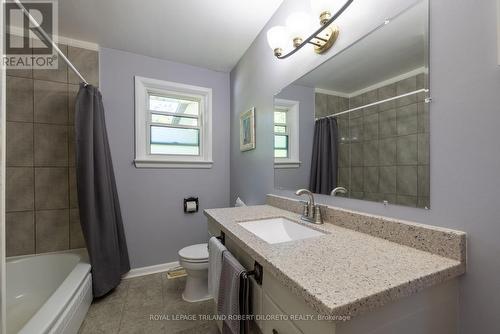 22756 Komoka Road, Middlesex Centre (Komoka), ON - Indoor Photo Showing Bathroom